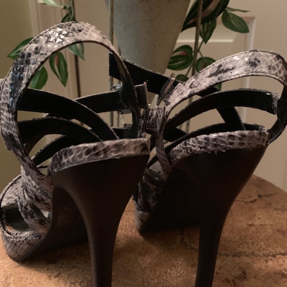 Black/White Heels - Picture 3 of 3